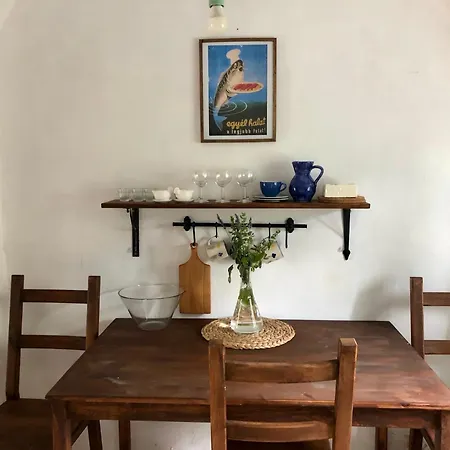 Kali Kerted Vendeghazak Karolin Neni Haza Monoszlo